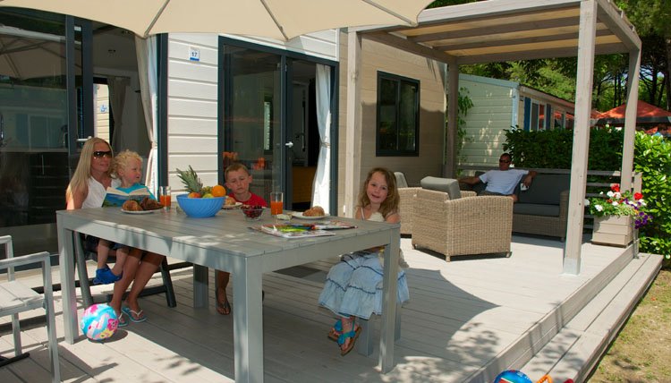 lounge_deluxe_terras_familie.jpg
