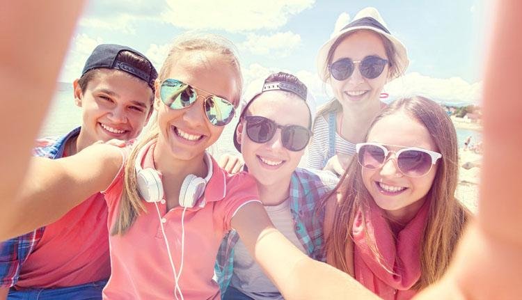 Tieners op het strand 2