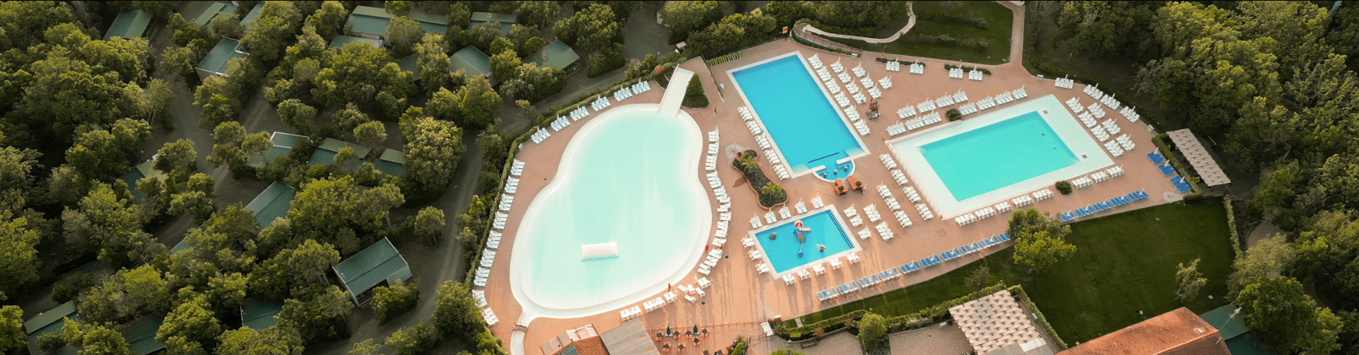 Camping hu Montescudaio village Gustocamp